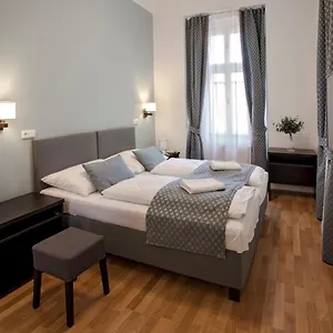 Corto Old Town Hotell Prag